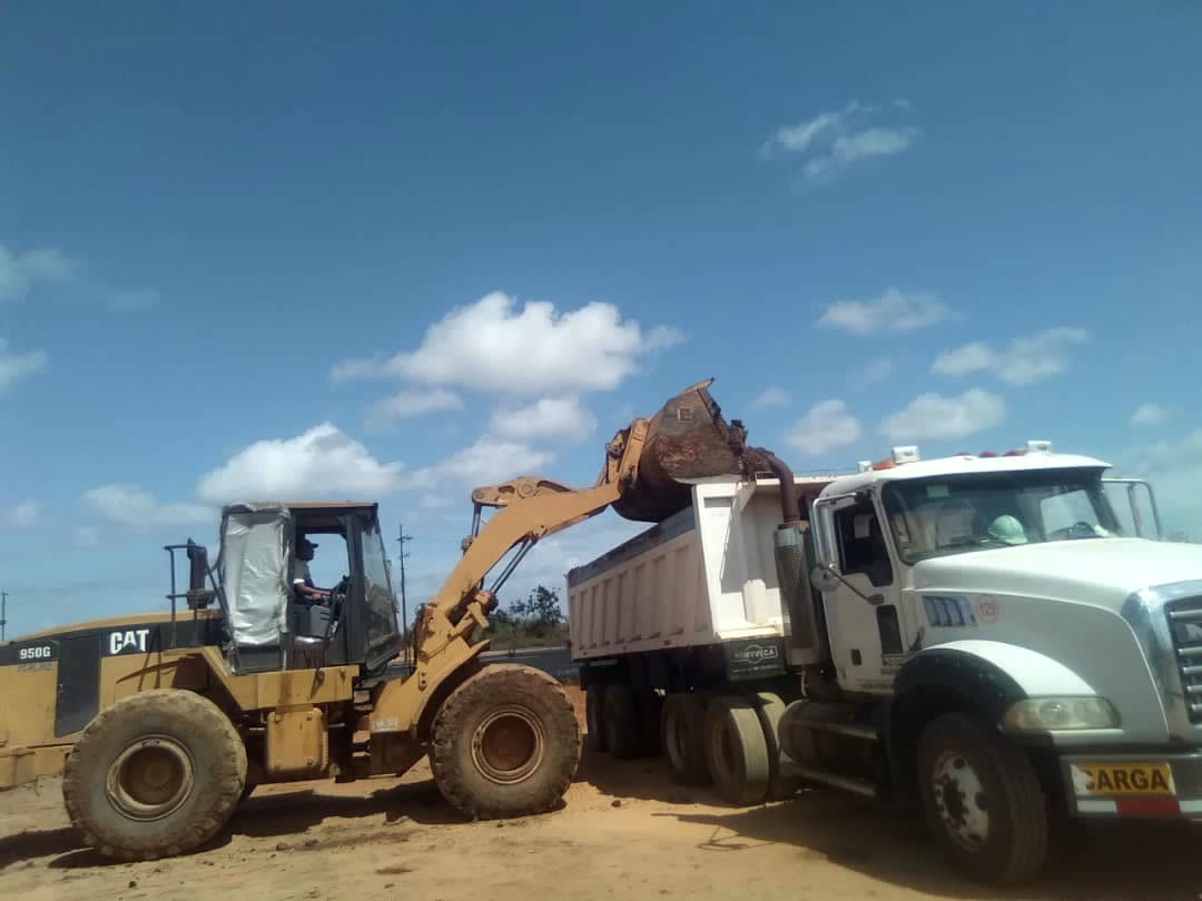 Payloader cargando volteo
