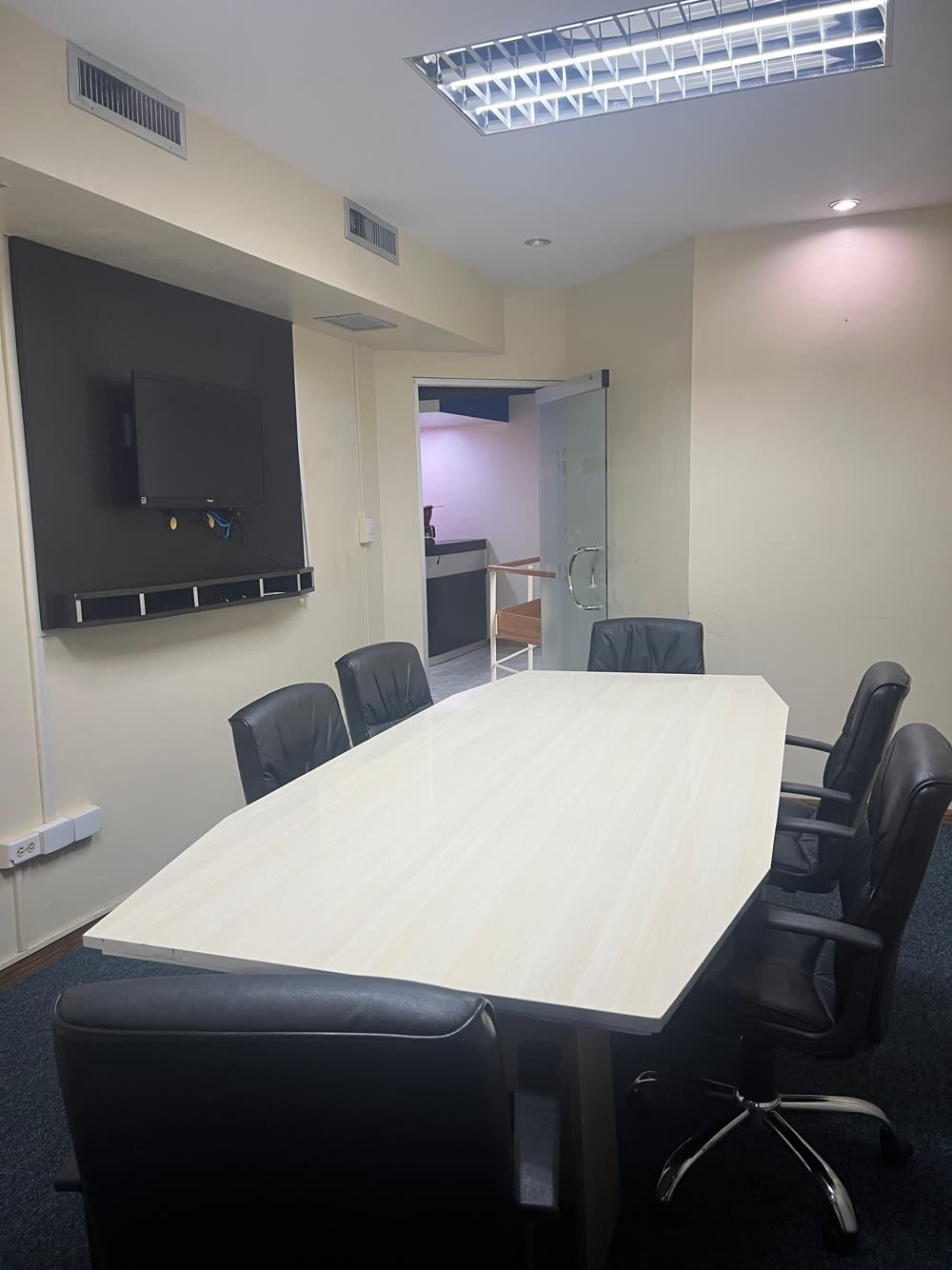 Sala de reuniones de la sede en Lechería